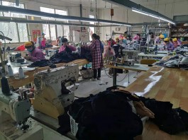 60岁的老人还在外面拼命赚钱养家